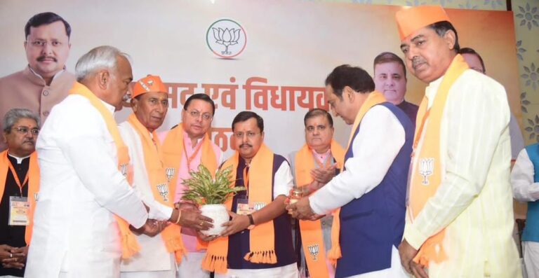 केंद्र और राज्य सरकार की उपलब्धियां जन-जन तक पहुंचाने पर