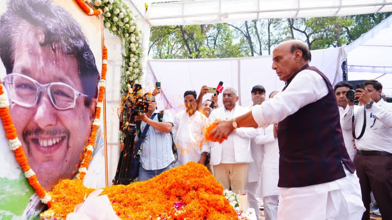 रक्षा मंत्री राजनाथ सिंह और मुख्यमंत्री धामी ने स्व. जसपाल