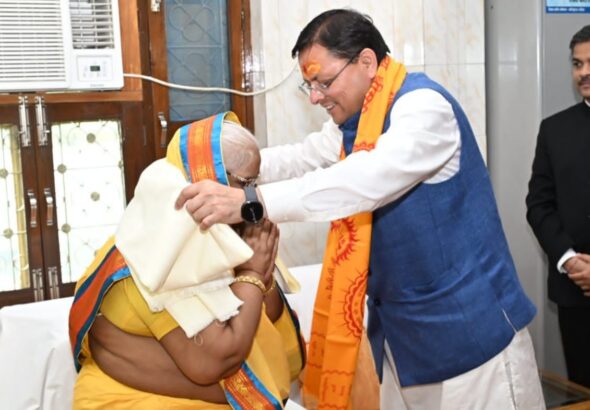 शांतिकुंज पहुंचे केंद्रीय स्वास्थ्य मंत्री जे.पी. नड्डा और मुख्यमंत्री धामी