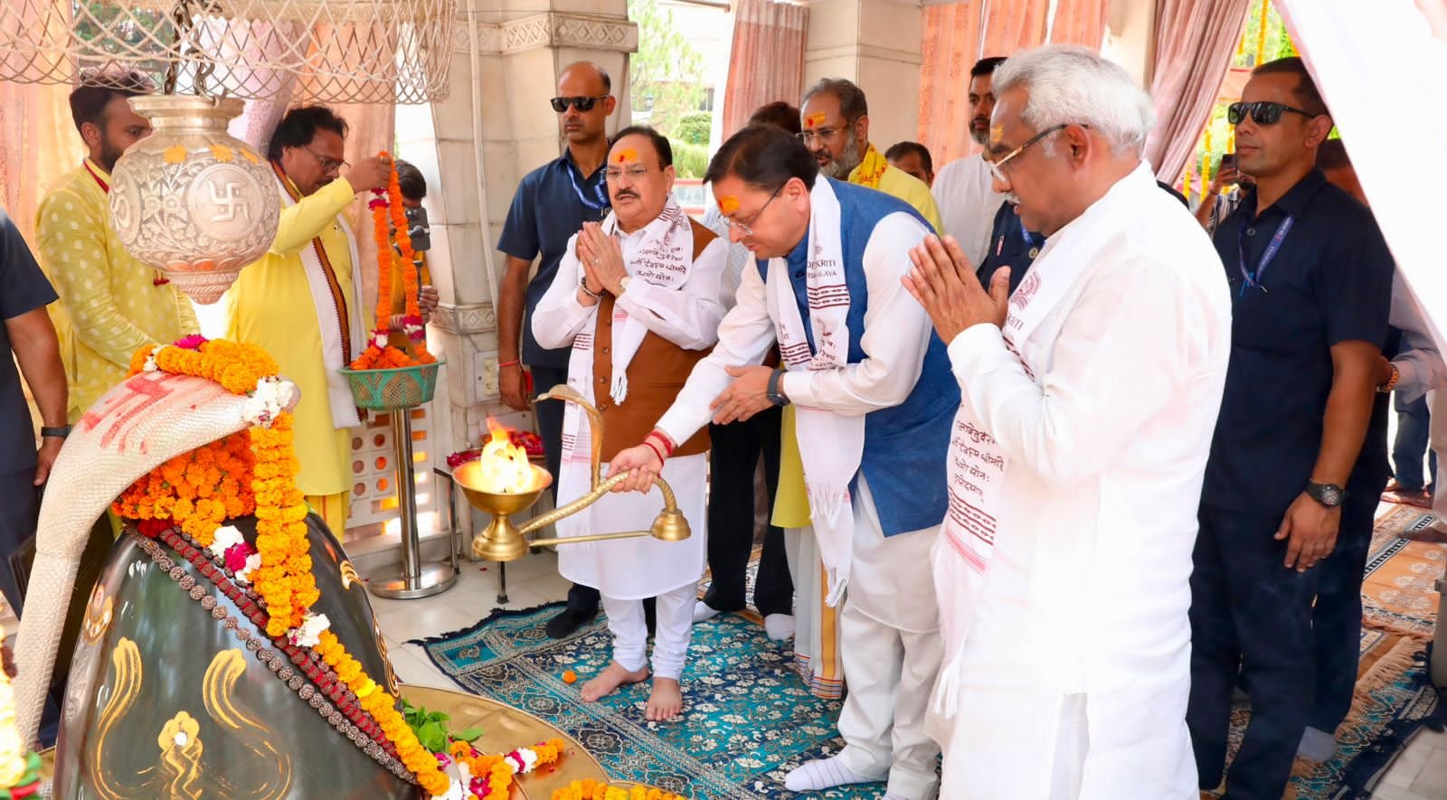 सनातन संस्कृति त्याग और परमार्थ की प्रेरणा देती है :