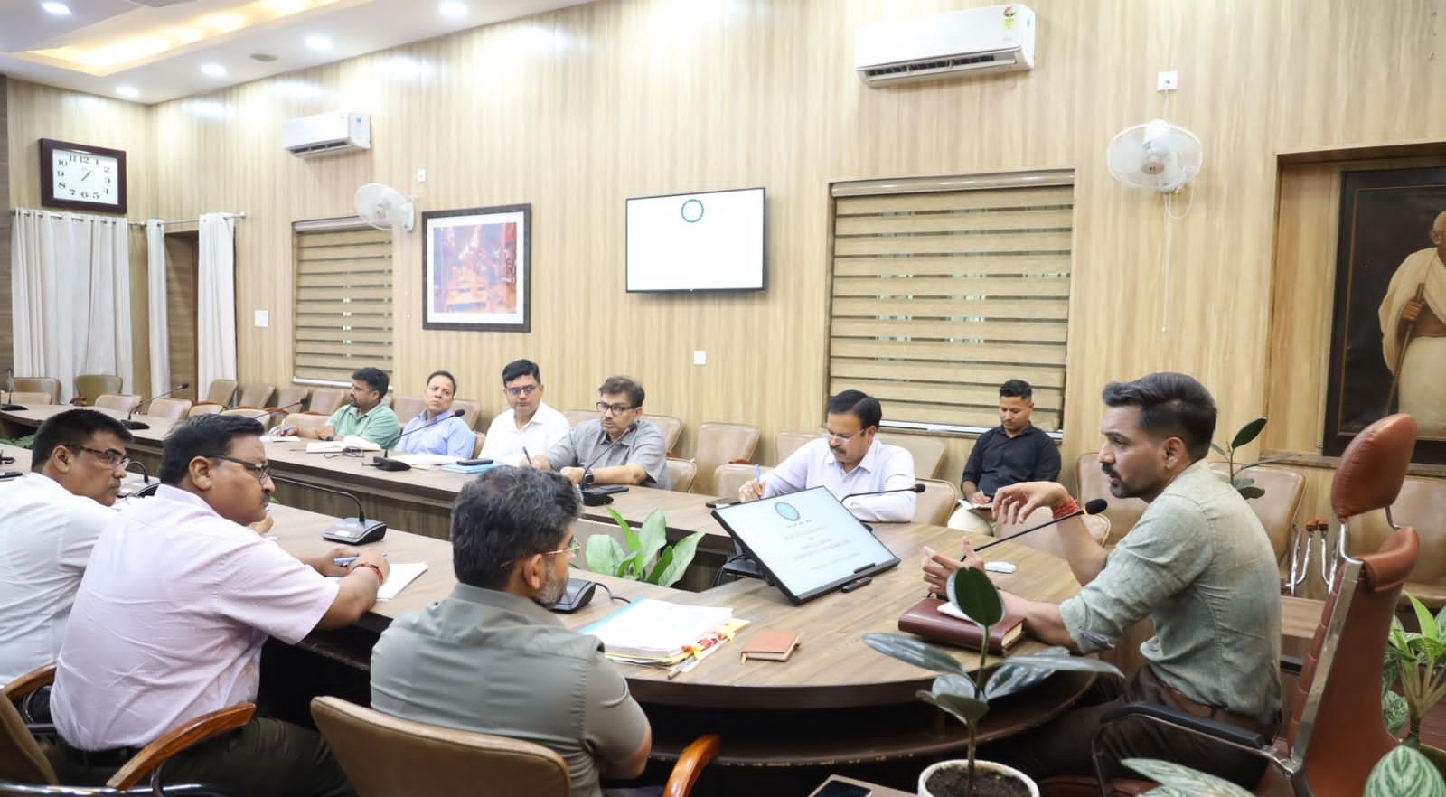 रिस्पना पुनर्जीवन अभियान को मिली रफ्तार, डीएम ने गठित कराई