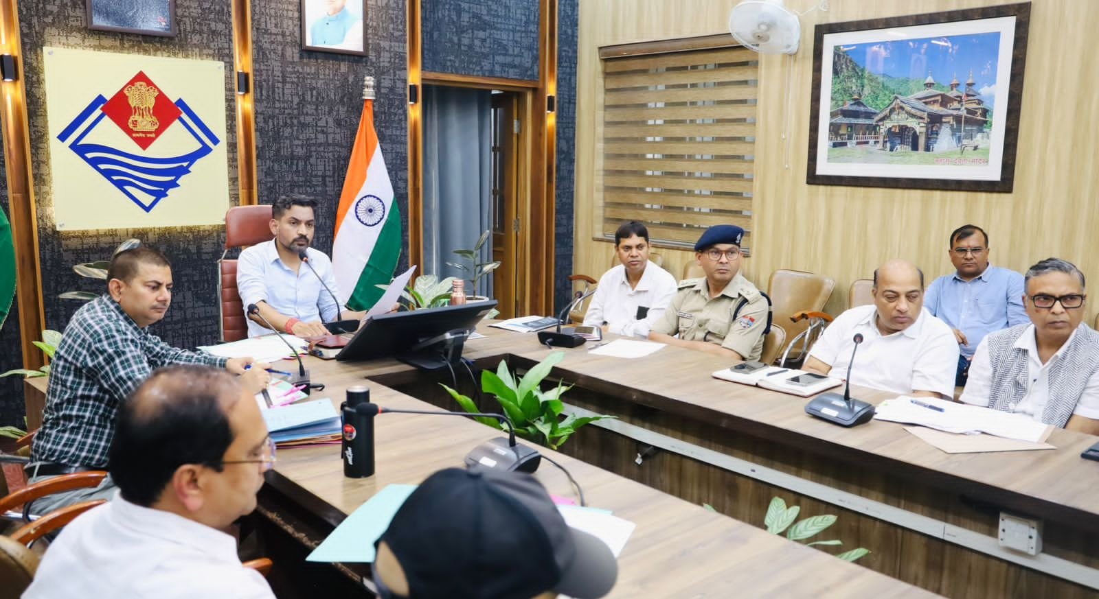 मानसून तैयारियों पर डीएम सख्त, जलभराव, गड्ढों और जर्जर भवनों