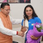 अंतरराष्ट्रीय पदक विजेता महिला मुक्केबाजों का सीएम धामी ने किया
