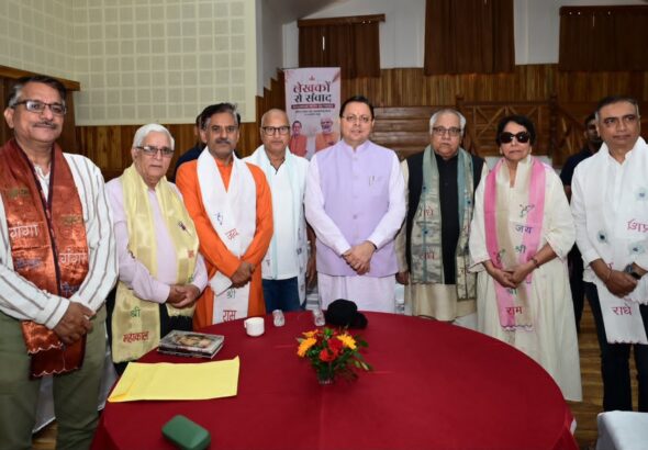 मुख्यमंत्री धामी ने साहित्यकारों से किया संवाद, दो साहित्य ग्राम