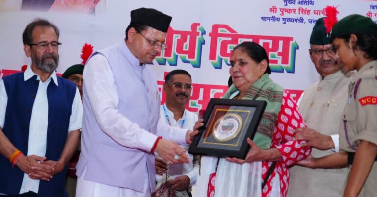मुख्यमंत्री धामी ने पूर्व सैनिकों संग सुना प्रधानमंत्री मोदी का