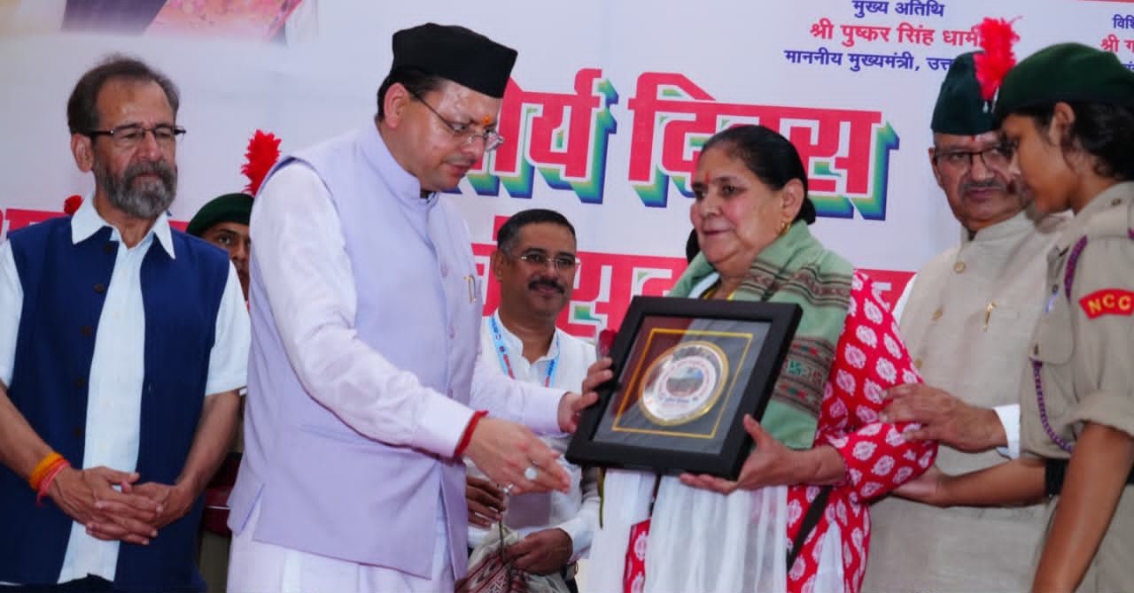 मुख्यमंत्री धामी ने पूर्व सैनिकों संग सुना प्रधानमंत्री मोदी का