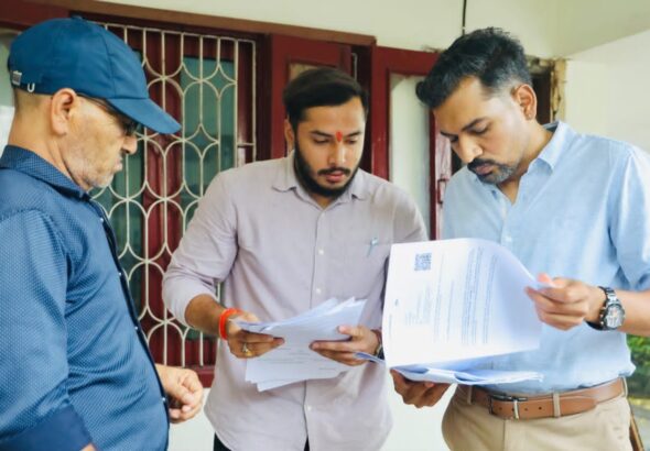 मतदाता सूची पुनरीक्षण की जमीनी हकीकत परखने ग्राउंड जीरो पर