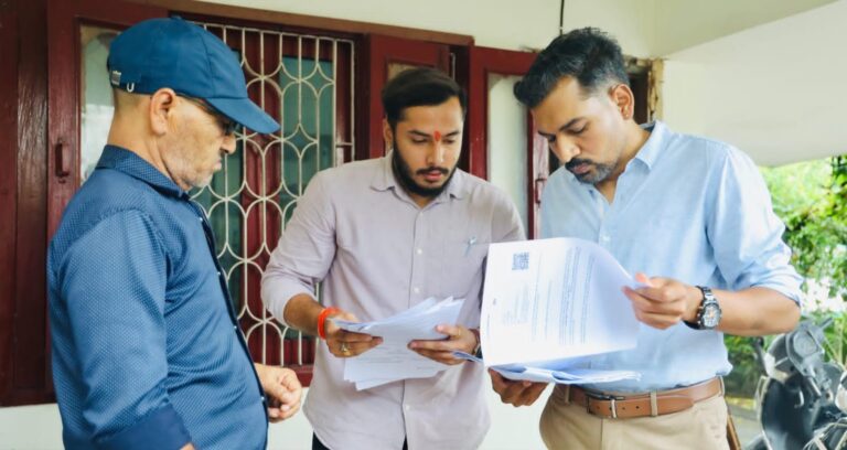 मतदाता सूची पुनरीक्षण की जमीनी हकीकत परखने ग्राउंड जीरो पर