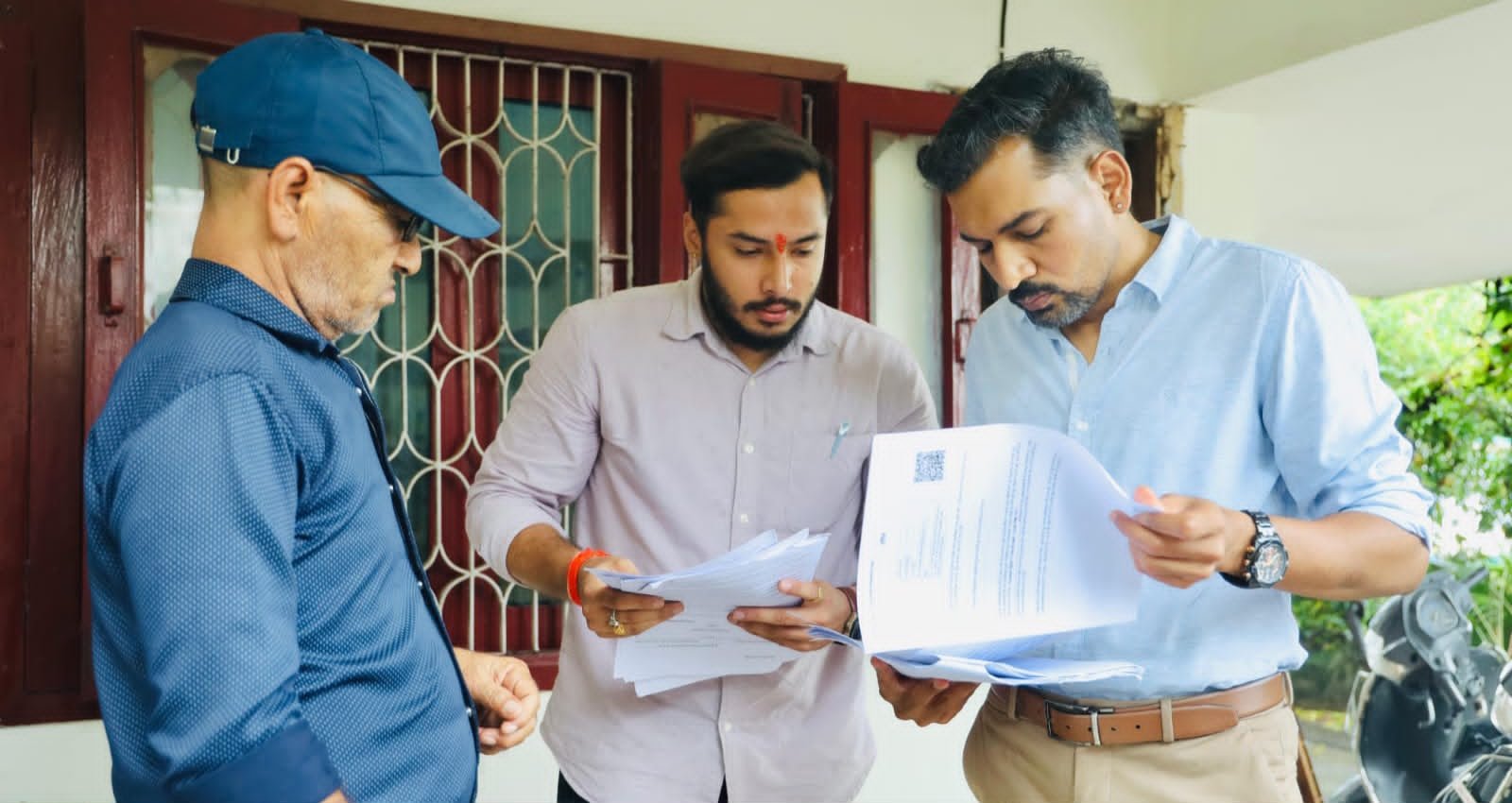 मतदाता सूची पुनरीक्षण की जमीनी हकीकत परखने ग्राउंड जीरो पर
