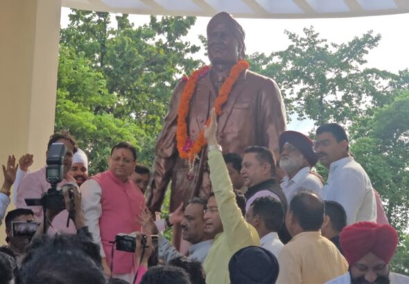 रुद्रपुर में शहीद ऊधम सिंह की कांस्य प्रतिमा का अनावरण,