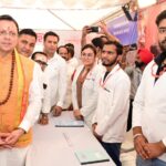 हरिद्वार में शिवभक्त कांवड़ियों पर पुष्पवर्षा, मुख्यमंत्री धामी ने किया