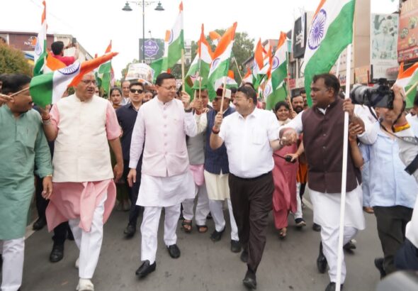 हर घर तिरंगा यात्रा में शामिल हुए सीएम धामी, बोले-