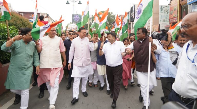 हर घर तिरंगा यात्रा में शामिल हुए सीएम धामी, बोले-