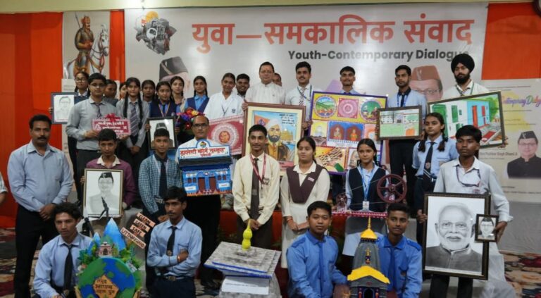 युवाओं ने सीएम धामी से किए बेबाक सवाल, बोले-भ्रष्टाचार पर