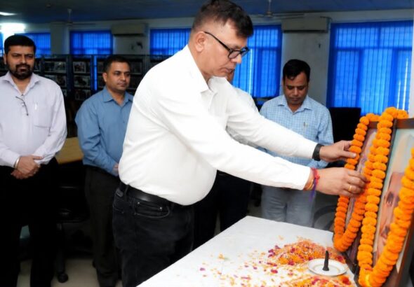 सूचना एवं लोकसंपर्क विभाग में गांधी और शास्त्री को श्रद्धांजलि…
