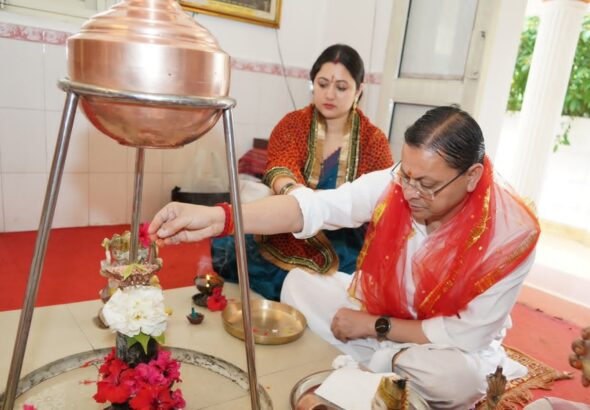 नवरात्रि के प्रथम दिन मुख्यमंत्री धामी ने की मां दुर्गा